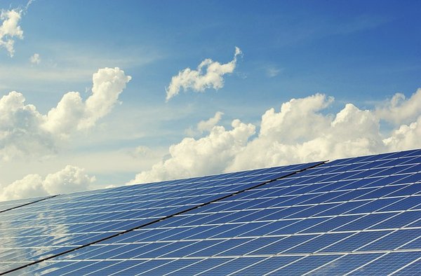 Panneau solaire photovoltaïque : énergie propre pour votre logement